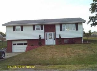 908 McGovern Rd, Houston, PA 15342