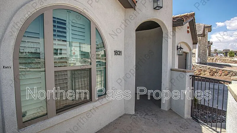 4 bed, 2.0 bath, 1800 sqft, $2,695 — Photo 3