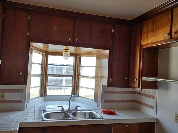 4th image of 1612 Gould Ave Unit 100