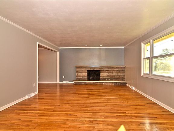 3rd image of 300 Colony Park Dr
