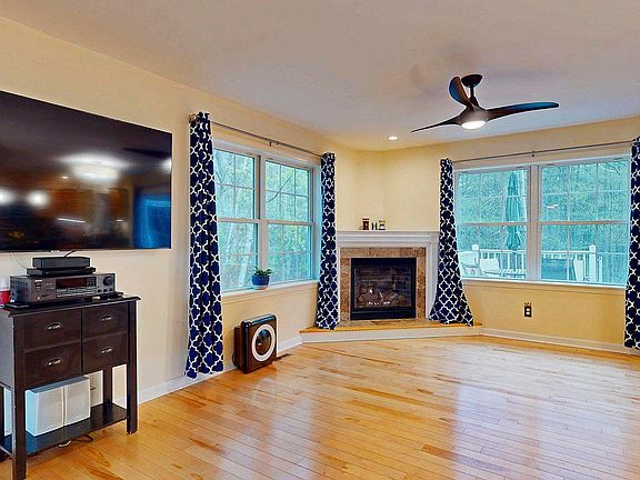 3rd image of 79 Fern Court
