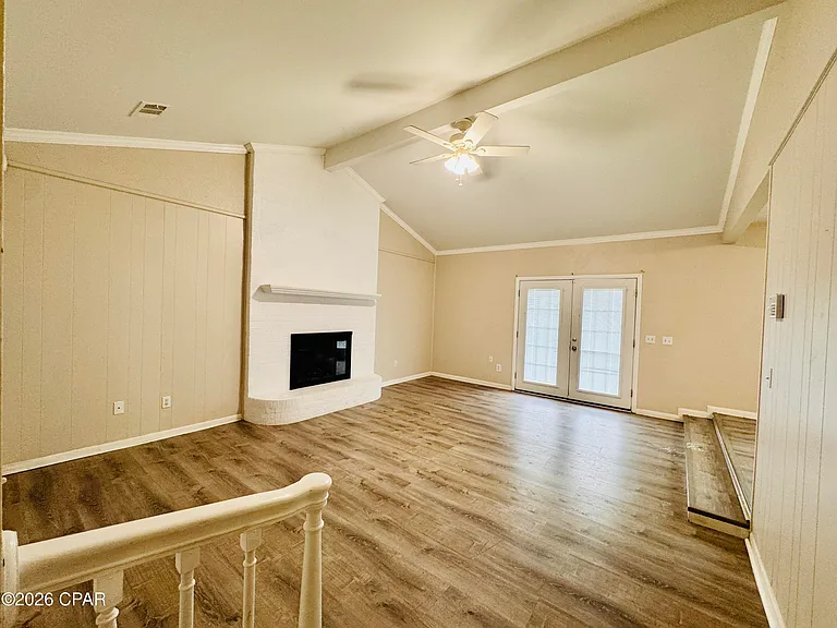 618 Gabriel St — Photo 7