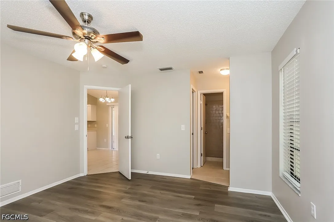3 bed, 2.0 bath, 1938 sqft, $1,760 — Photo 3