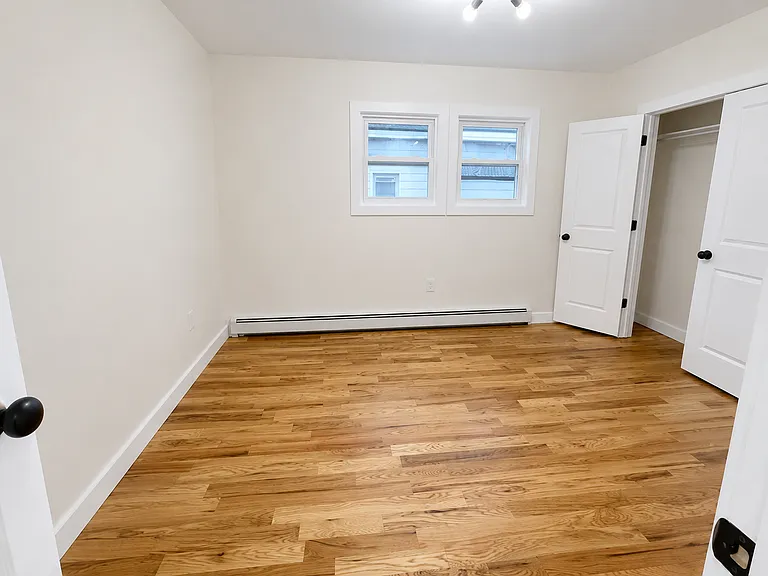 207-209 Hansbury Ave #B — Photo 16