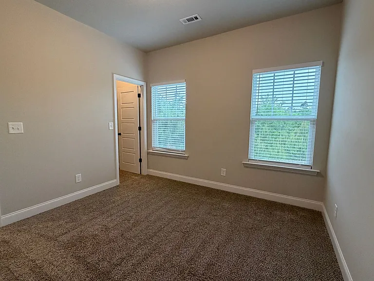 1008 Swan Ct — Photo 15