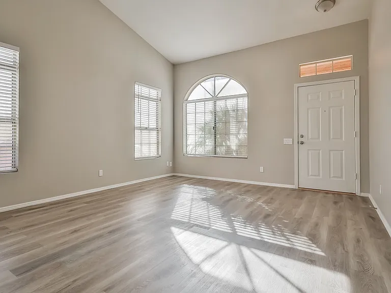 1442 W Orchid Ln — Photo 2