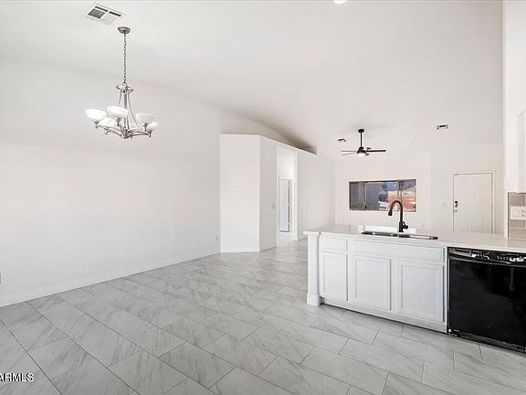 4th image of 2642 E Sunland Avenue