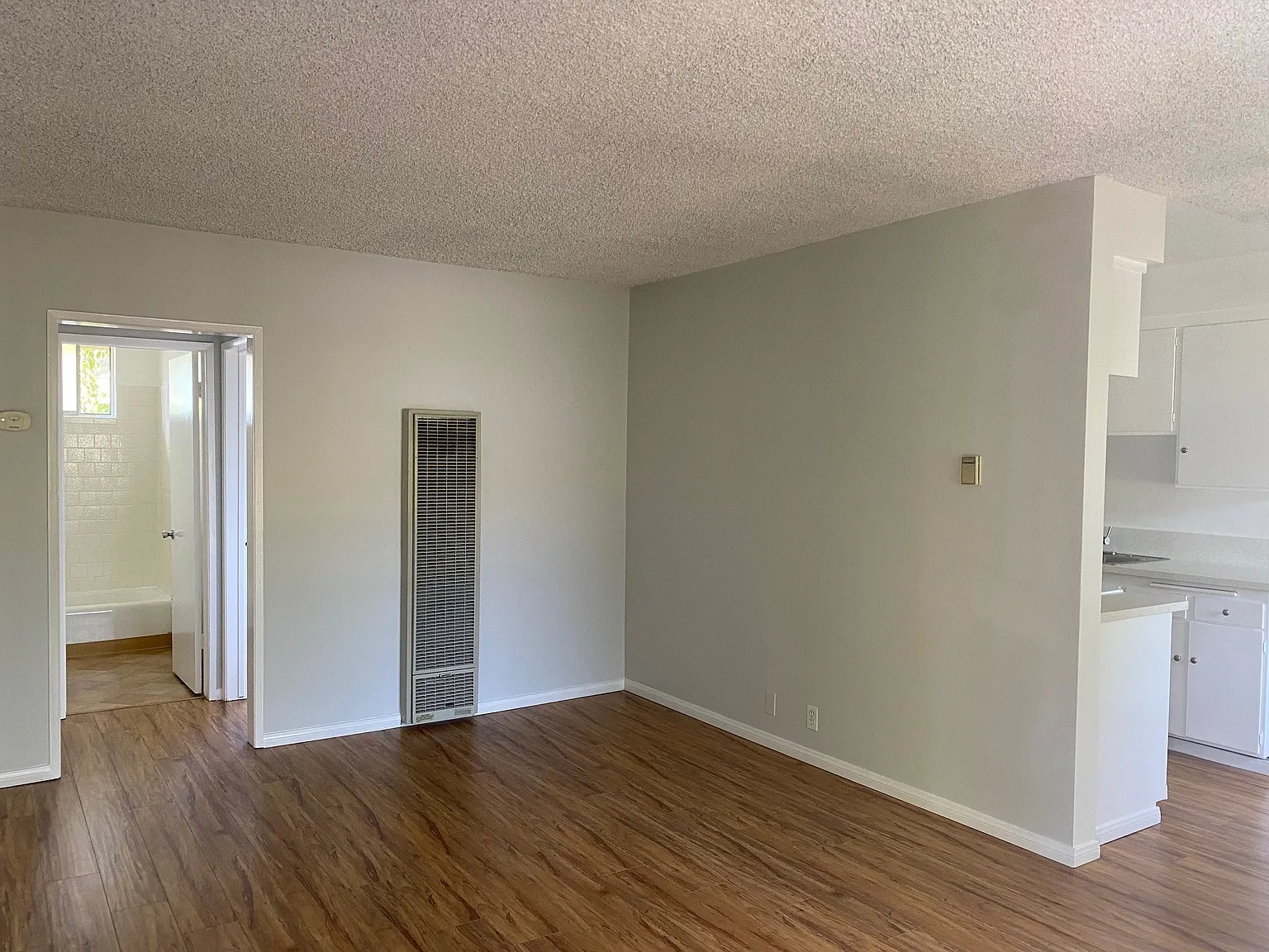 523 N Wilson Ave — Photo 3
