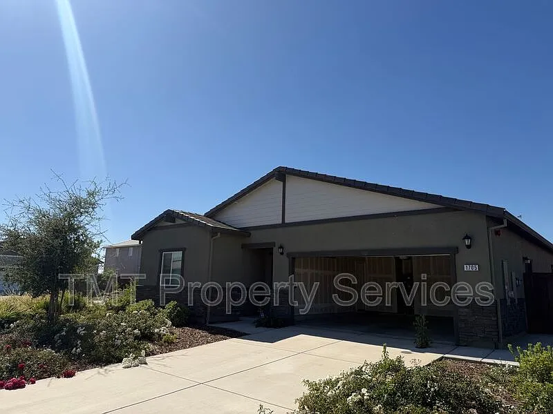 3 bed, 2.0 bath, $3,500 — Photo 2