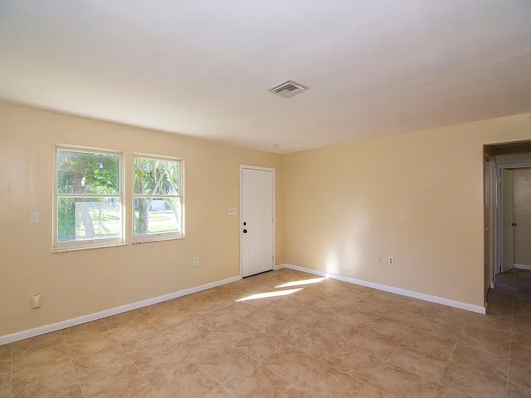 8604 Brookline Ave — Photo 10