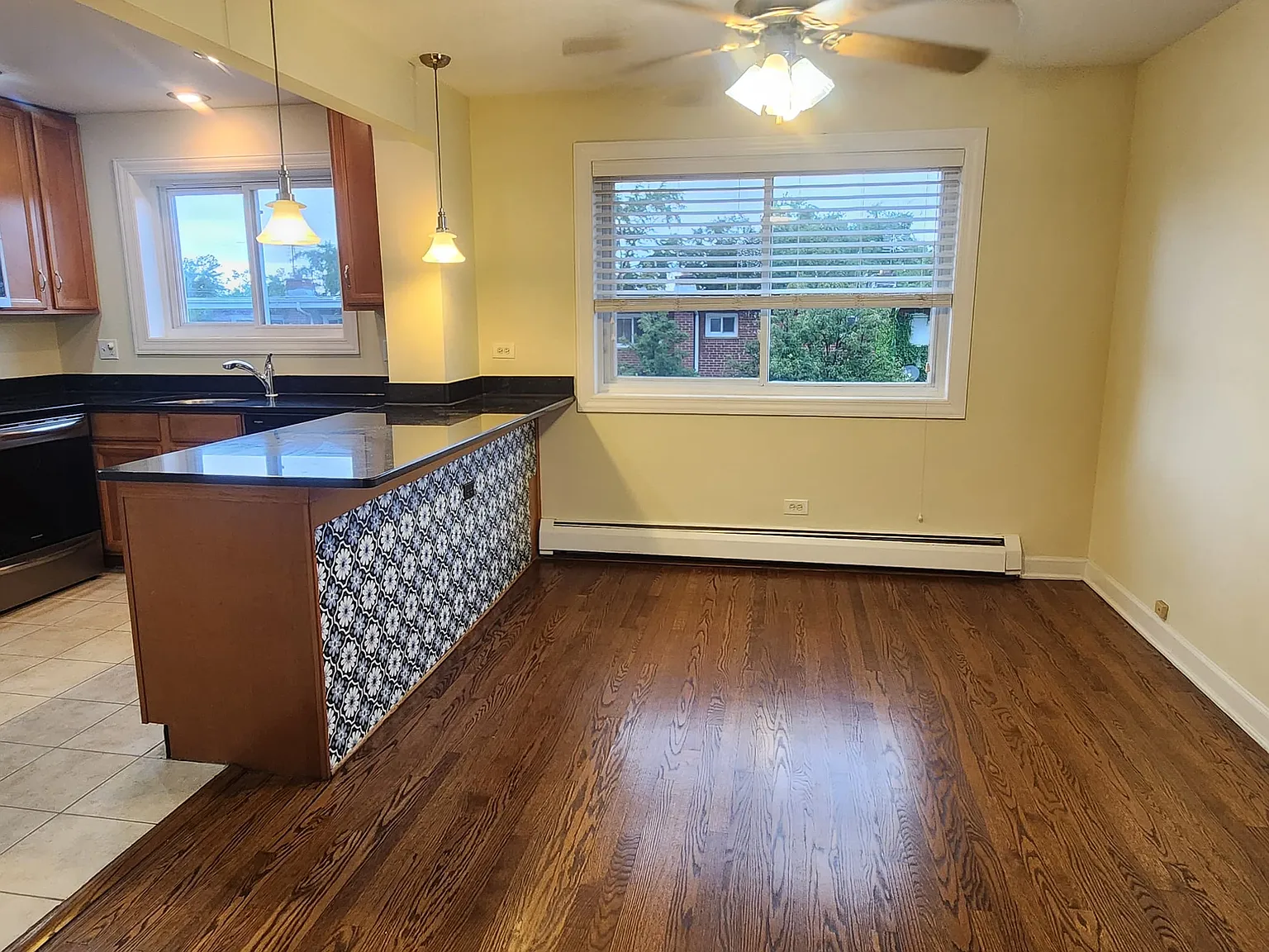 2 bed, 1.5 bath, 1100 sqft, $2,000 — Photo 3