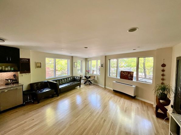 702 Ocean Pkwy APT 2A