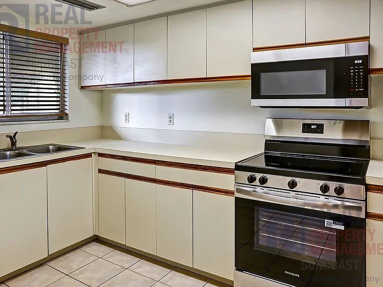 251 Fenwick Dr #14 — Photo 8