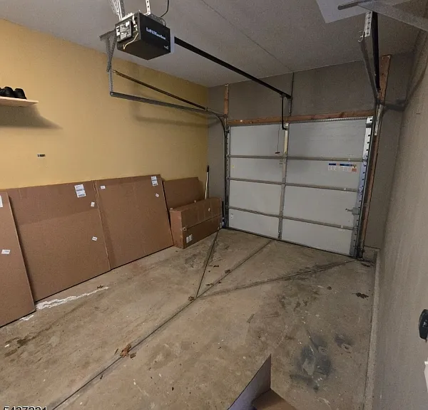76 Albert Ct — Photo 7