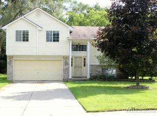 21893 Duns Scotus St, Southfield, MI 48075