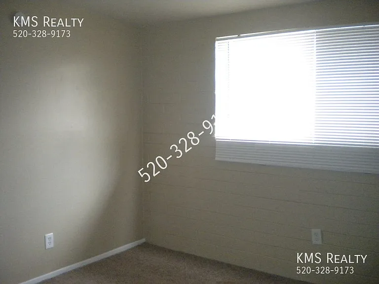 1711 E Canada St — Photo 9