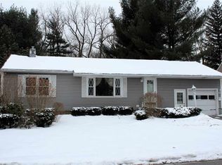 16 Oakwood Dr, Albany, NY 12205
