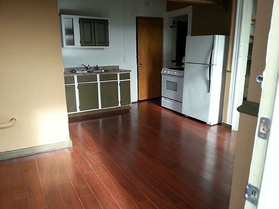 2nd image of 360 Fuller Ave