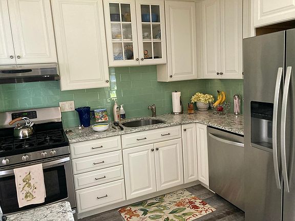 5th image of 2417 N Circle Dr