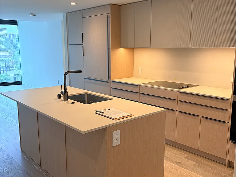 333 Ward Ave #911 — Photo 22
