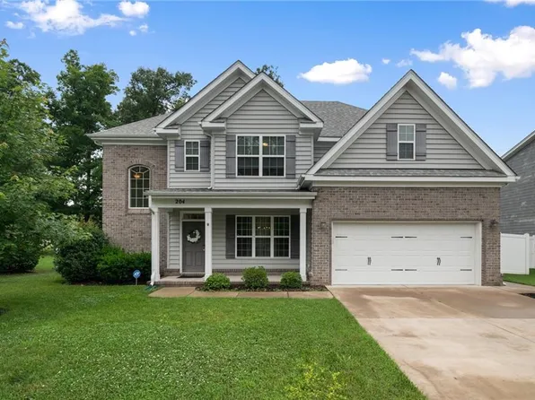 204 Creston Ct, Chesapeake, VA 23323