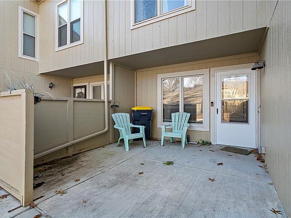 2nd image of 711 E 122nd St