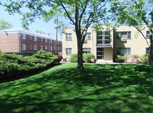 1139 Deerfield Rd #3D, Deerfield, IL 60015