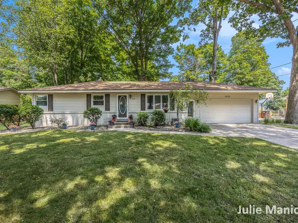 1535 Woodland St, Jenison, MI 49428
