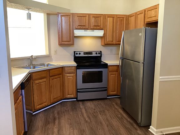 3rd image of 1648 W Hawkins Cove Dr