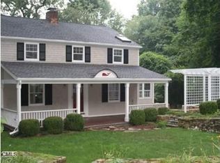 23 Flicker Ln, Norwalk, CT 06853