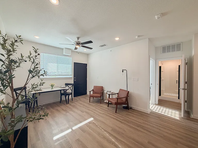 Beyond The Bend Apartments — Photo 42