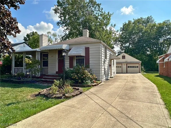 1818 Maple St, Wickliffe, OH 44092