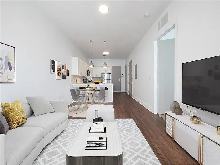 Rise Lakeview — Photo 11