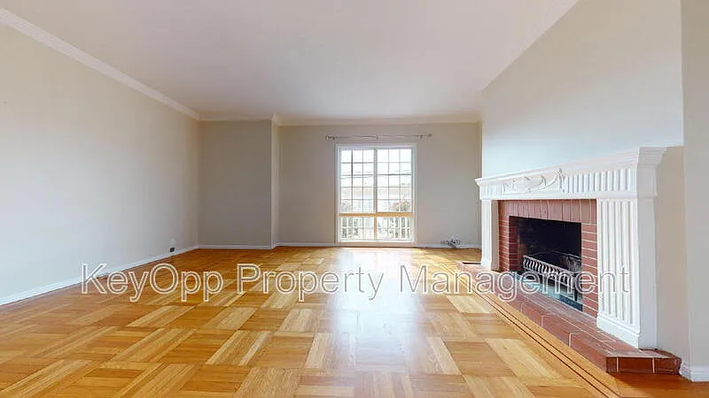 2 bed, 1.0 bath, 1325 sqft, $5,700 — Photo 3