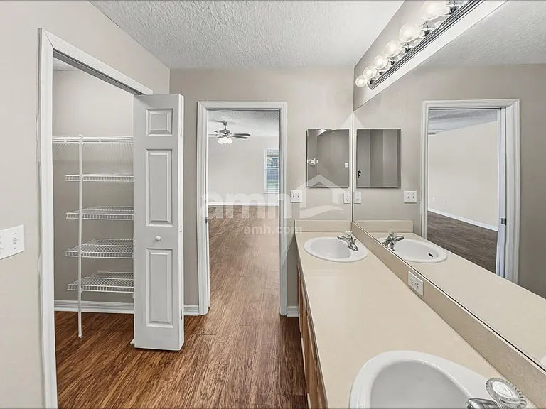 315 Colony Ct — Photo 11