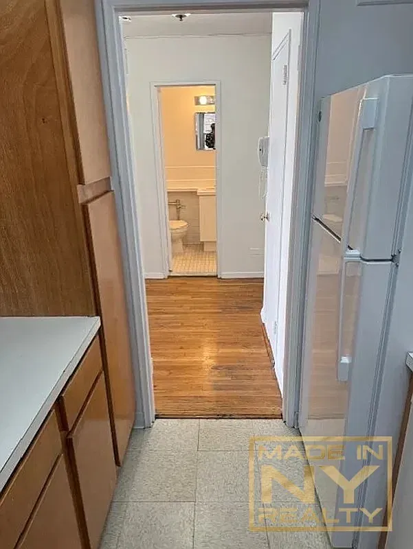 320 West 30th Street — Photo 3