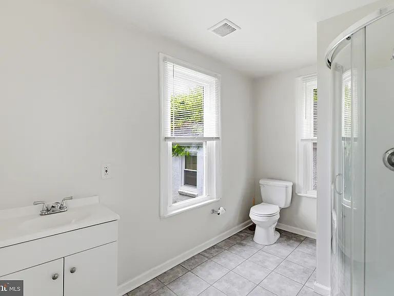 820 Greenhill Rd — Photo 18