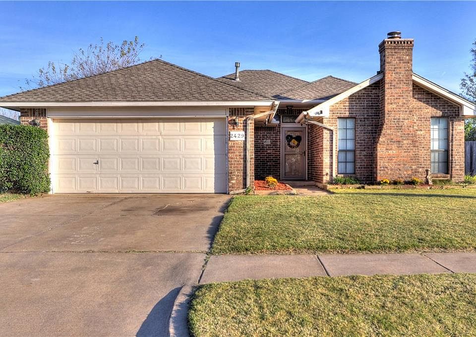 1st image of 2429 Glen Oaks Dr