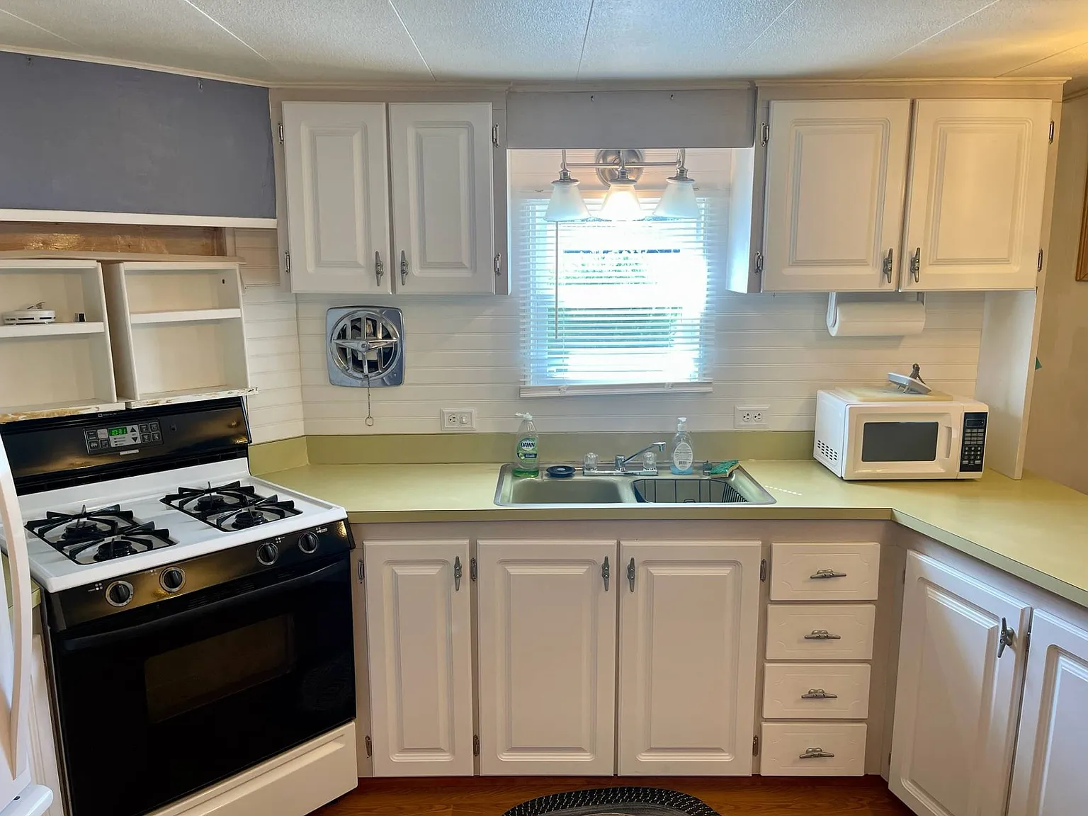 W Colonial Cir, Daytona Beach — Photo 3