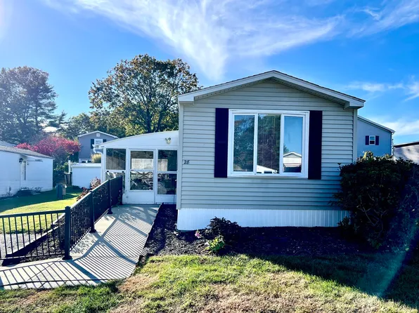 28 1st Ave, Westfield, MA 01085