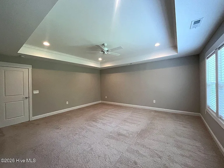 404 Endicott Ct — Photo 26