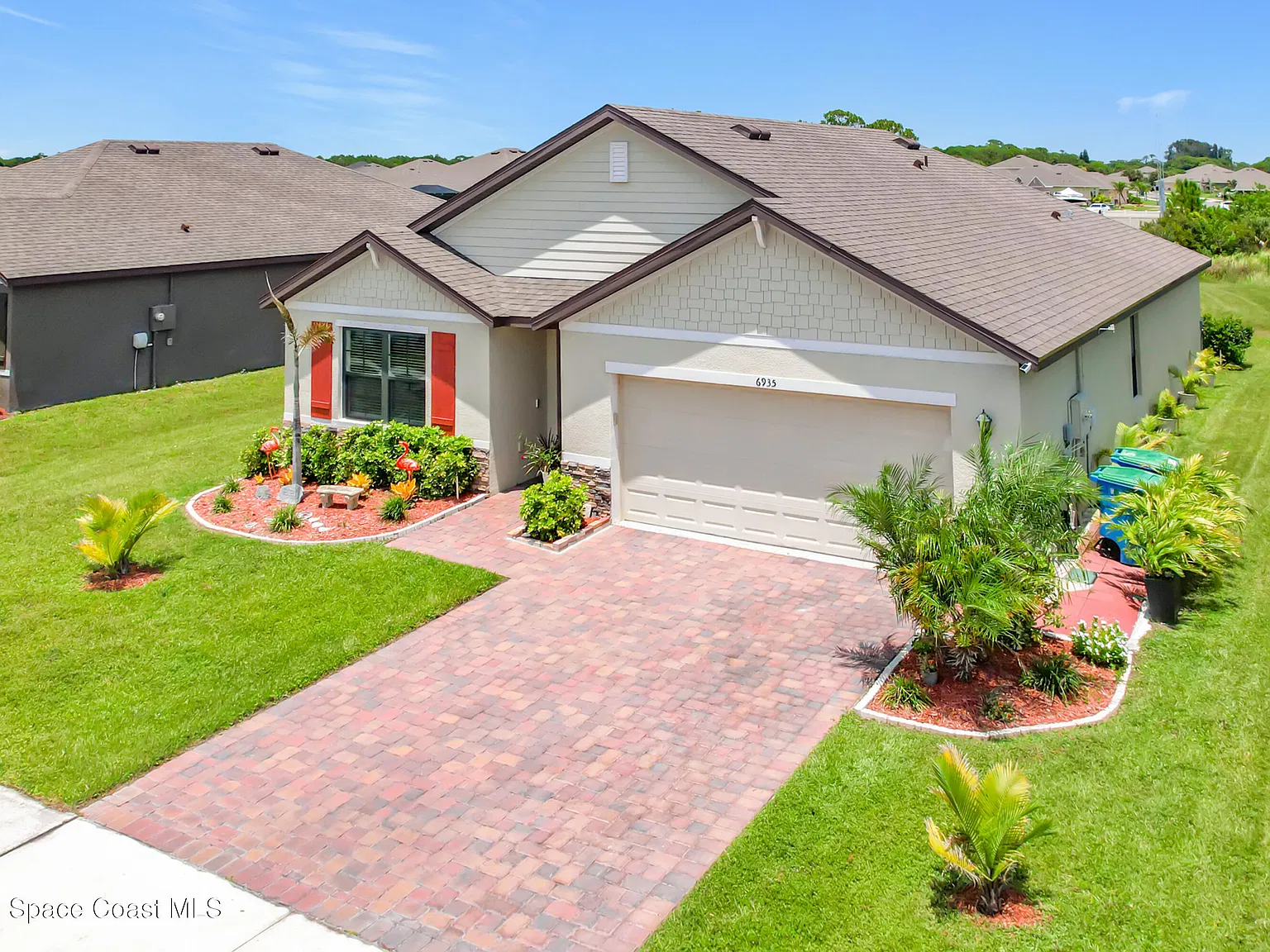 4 bed, 2.0 bath, 1830 sqft, $2,400 — Photo 3