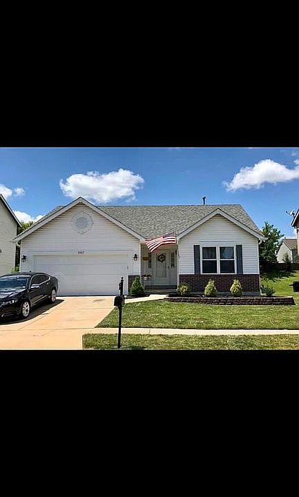 2nd image of 1927 Briarfield Dr