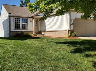 10060 Pond View Trl, Holly, MI 48442