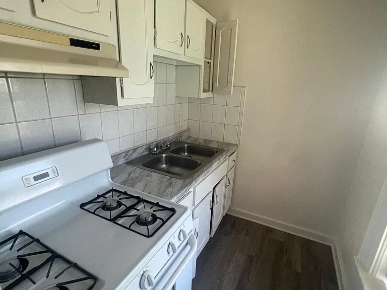 2111 S Union Ave #4 — Photo 17