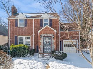 12 Taylor Place, Hempstead, NY 11550