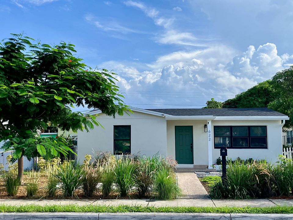 1st image of 622 Avenida Hermosa