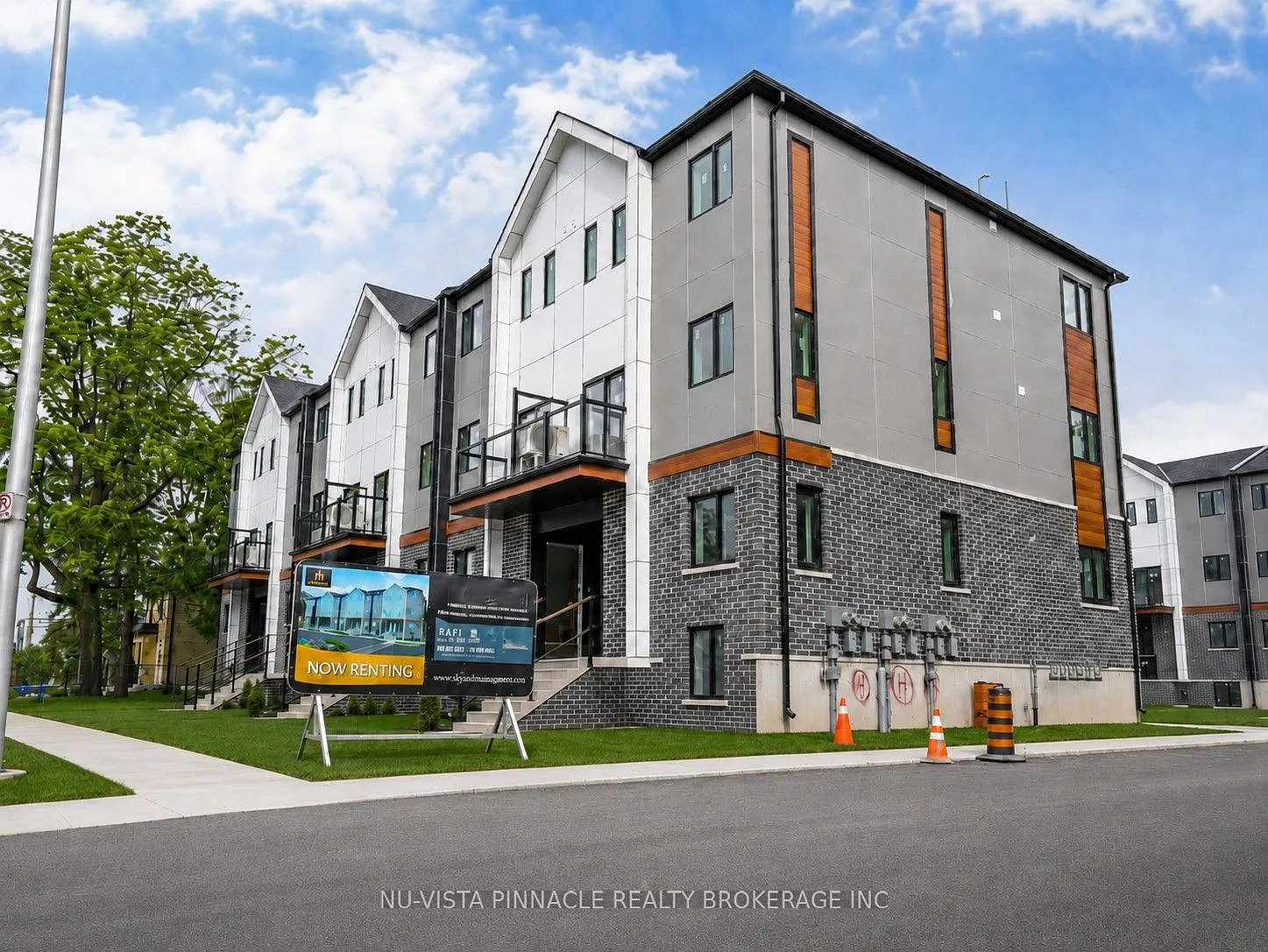 3 bed, $2,699 — Photo 1
