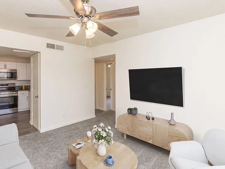 Garden Plaza Apartments — Photo 37
