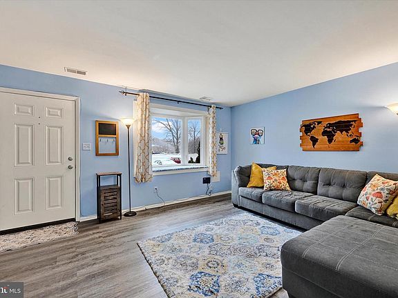 3rd image of 2642 Pearwood Rd